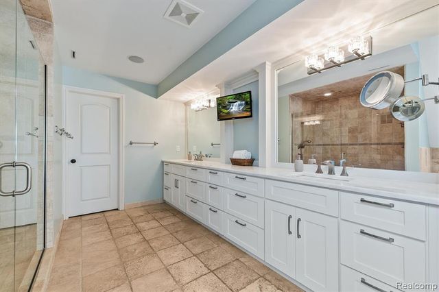 570 Pierce Street, Birmingham, MI 48009