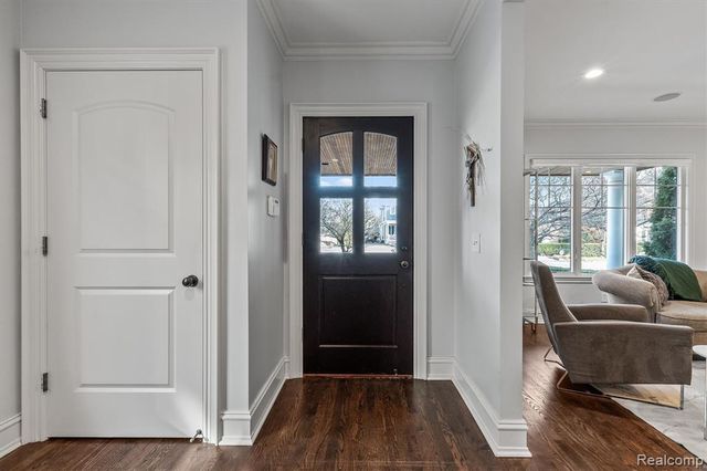 570 Pierce Street, Birmingham, MI 48009