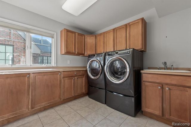 570 Pierce Street, Birmingham, MI 48009