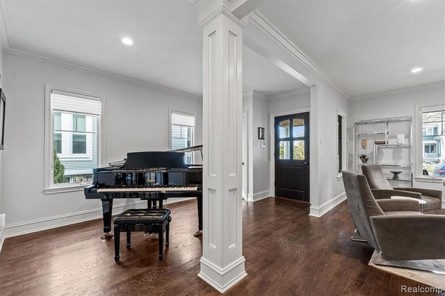 570 Pierce Street, Birmingham, MI 48009