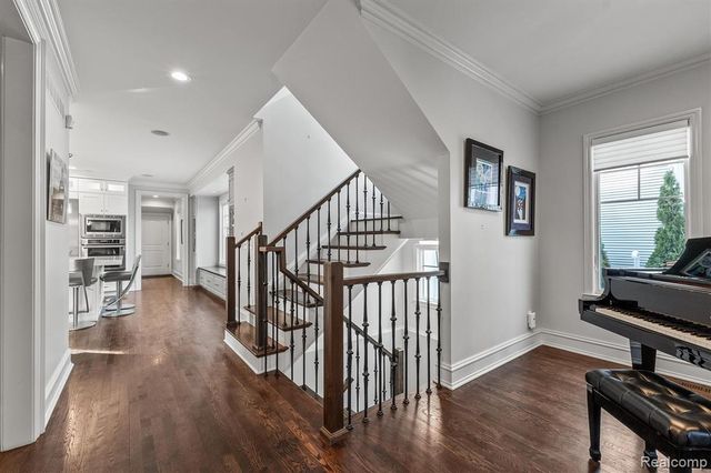 570 Pierce Street, Birmingham, MI 48009