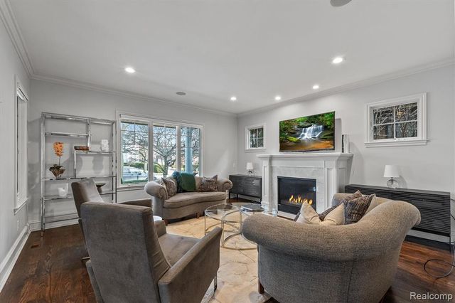 570 Pierce Street, Birmingham, MI 48009