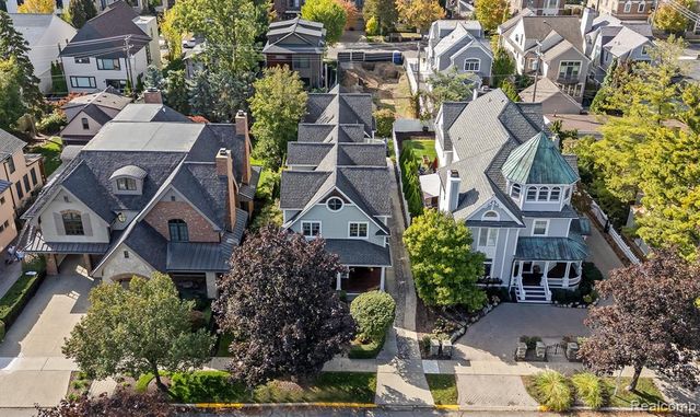 570 Pierce Street, Birmingham, MI 48009