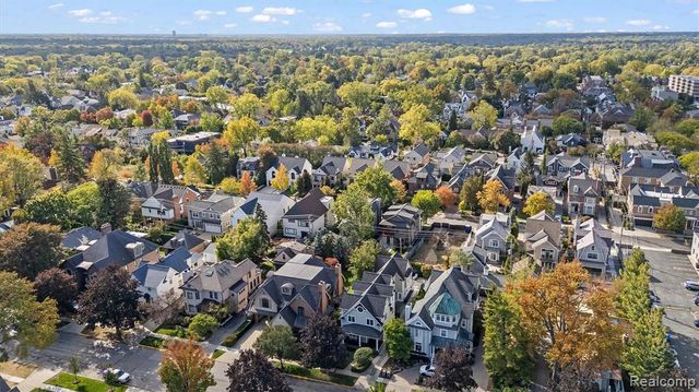 570 Pierce Street, Birmingham, MI 48009