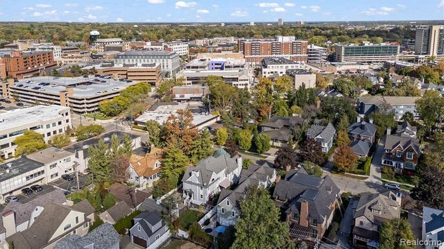 570 Pierce Street, Birmingham, MI 48009