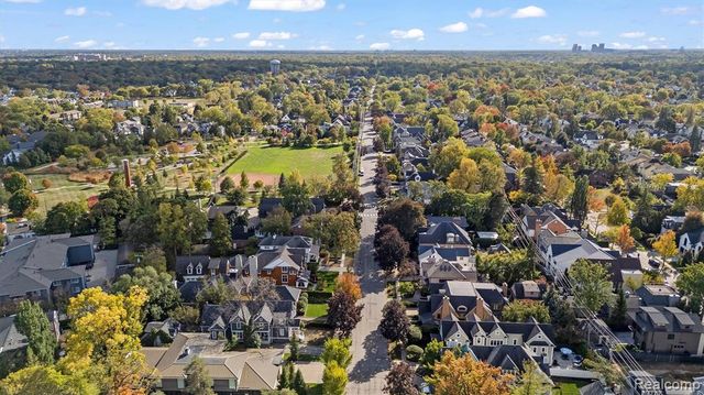 570 Pierce Street, Birmingham, MI 48009