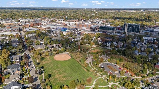 570 Pierce Street, Birmingham, MI 48009