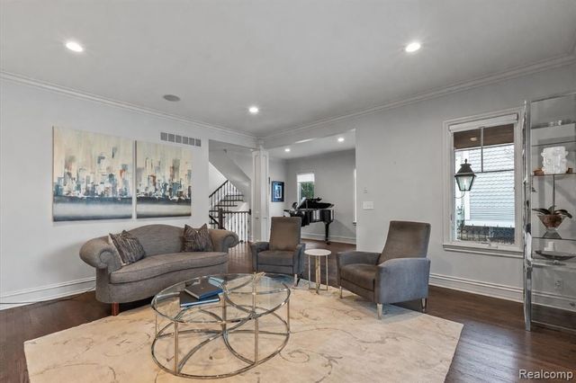 570 Pierce Street, Birmingham, MI 48009