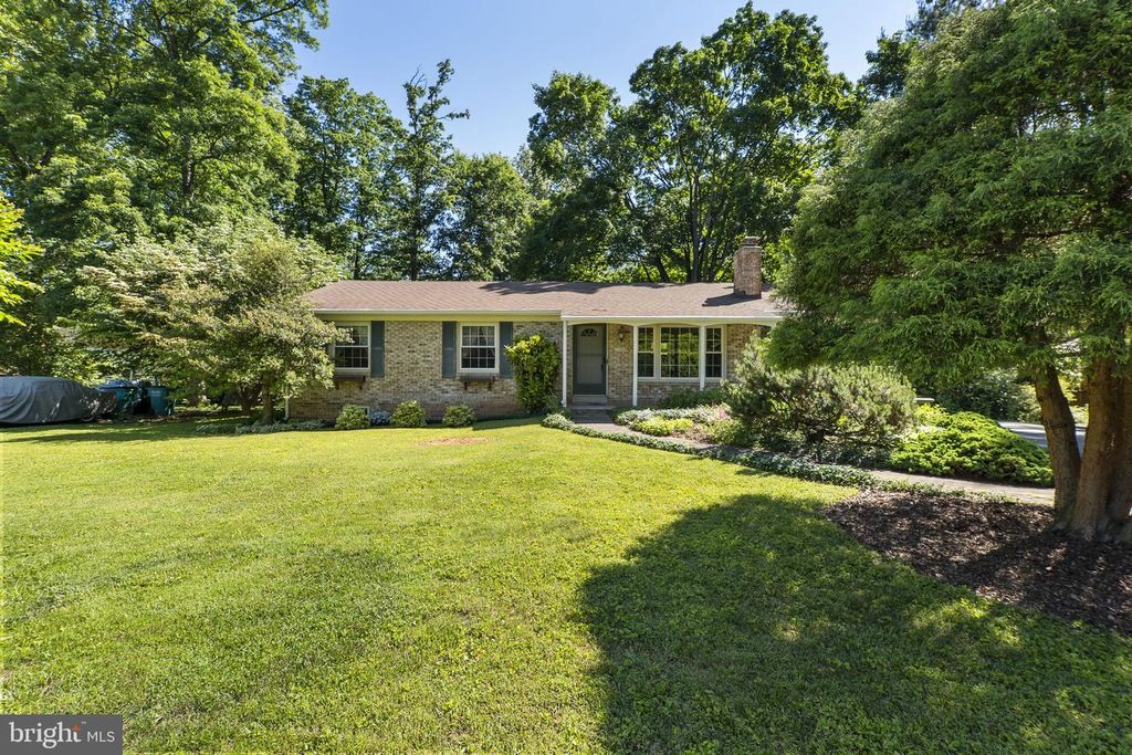 Image 1 of property listing at 22809 CLARKBROOKE DR, Clarksburg, MD 20871