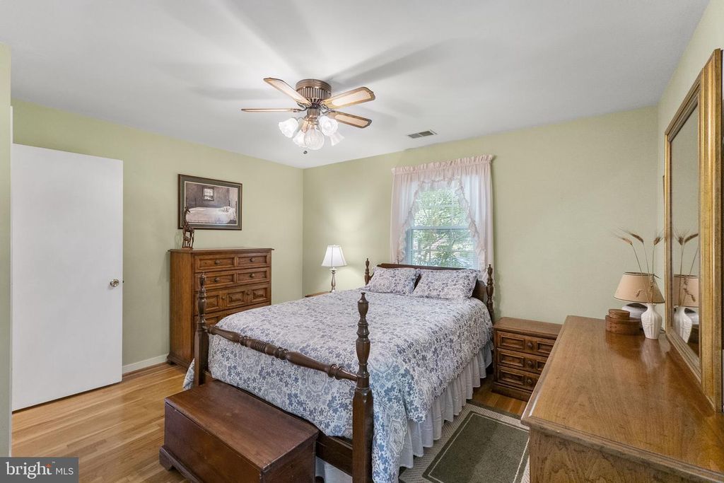 Image 14 of property listing at 22809 CLARKBROOKE DR, Clarksburg, MD 20871