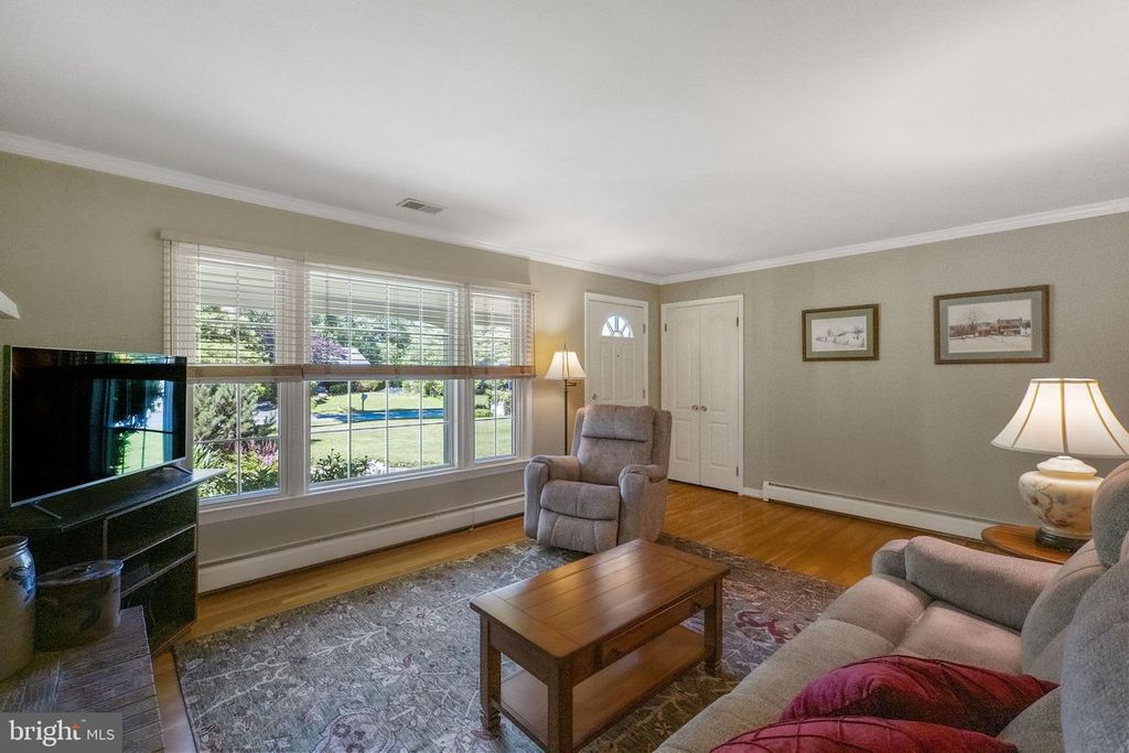Image 3 of property listing at 22809 CLARKBROOKE DR, Clarksburg, MD 20871