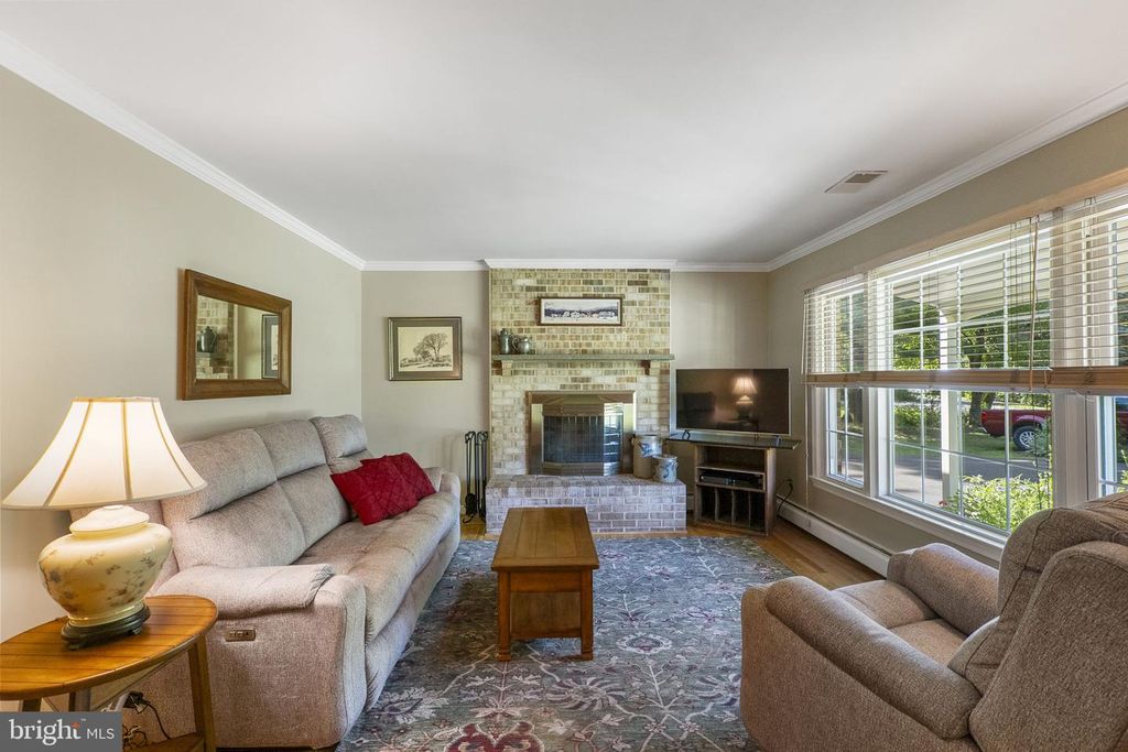 Image 4 of property listing at 22809 CLARKBROOKE DR, Clarksburg, MD 20871