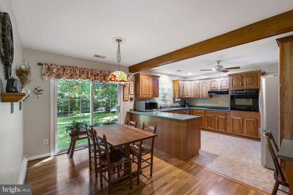 Image 6 of property listing at 22809 CLARKBROOKE DR, Clarksburg, MD 20871