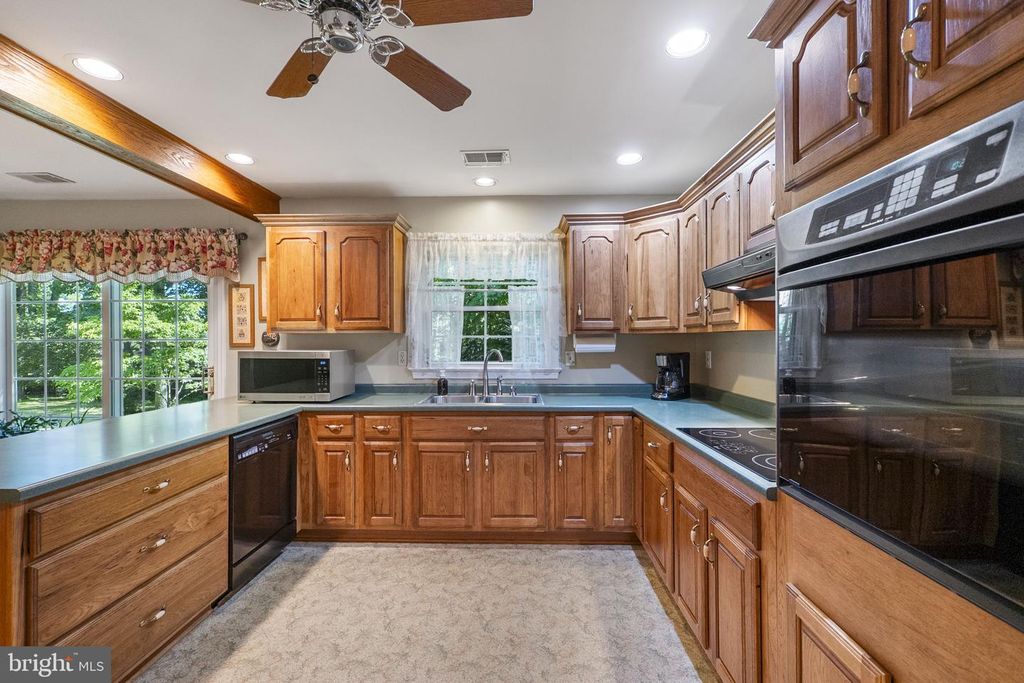 Image 8 of property listing at 22809 CLARKBROOKE DR, Clarksburg, MD 20871