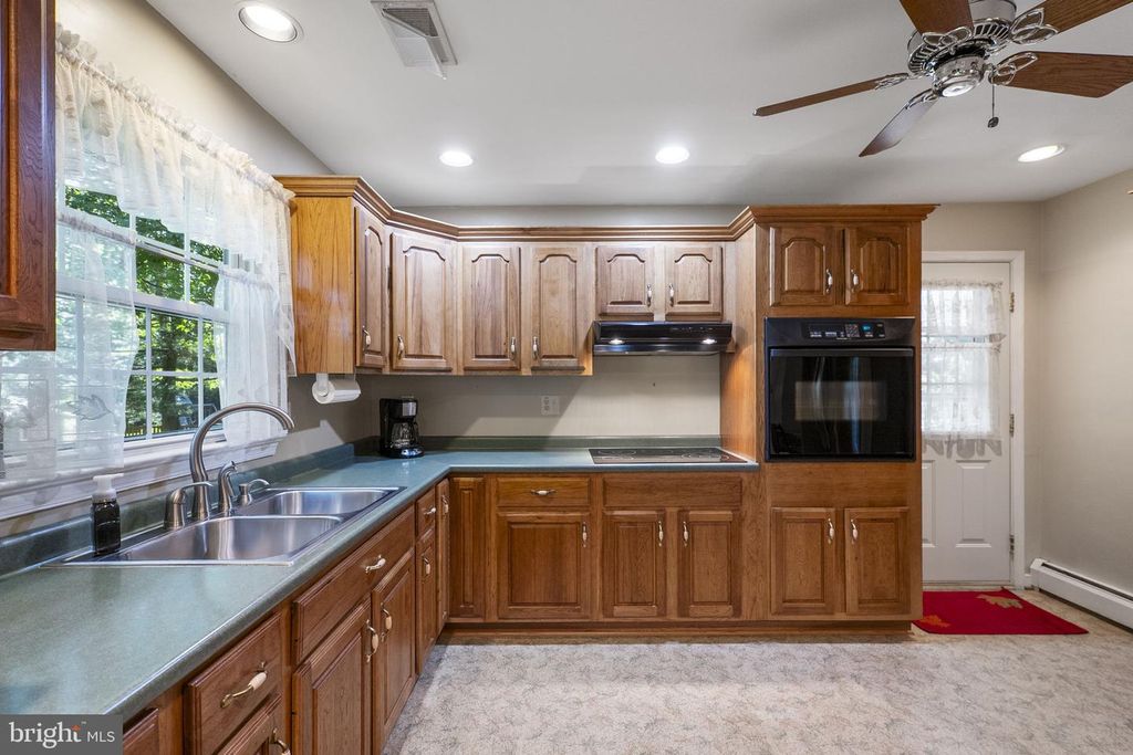 Image 9 of property listing at 22809 CLARKBROOKE DR, Clarksburg, MD 20871