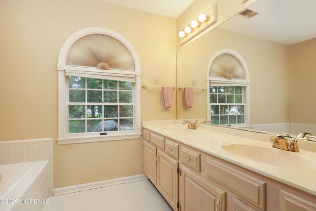 1572 Lacebark Road, Toms River, NJ 08755