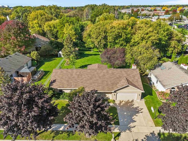 151 GRACELAND DRIVE, Oshkosh, WI 54904