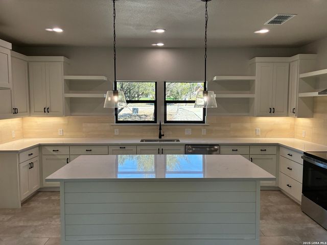 1615 Rocky Ridge Loop, Canyon Lake, TX 78133