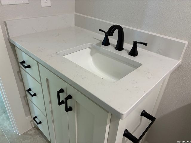 1615 Rocky Ridge Loop, Canyon Lake, TX 78133