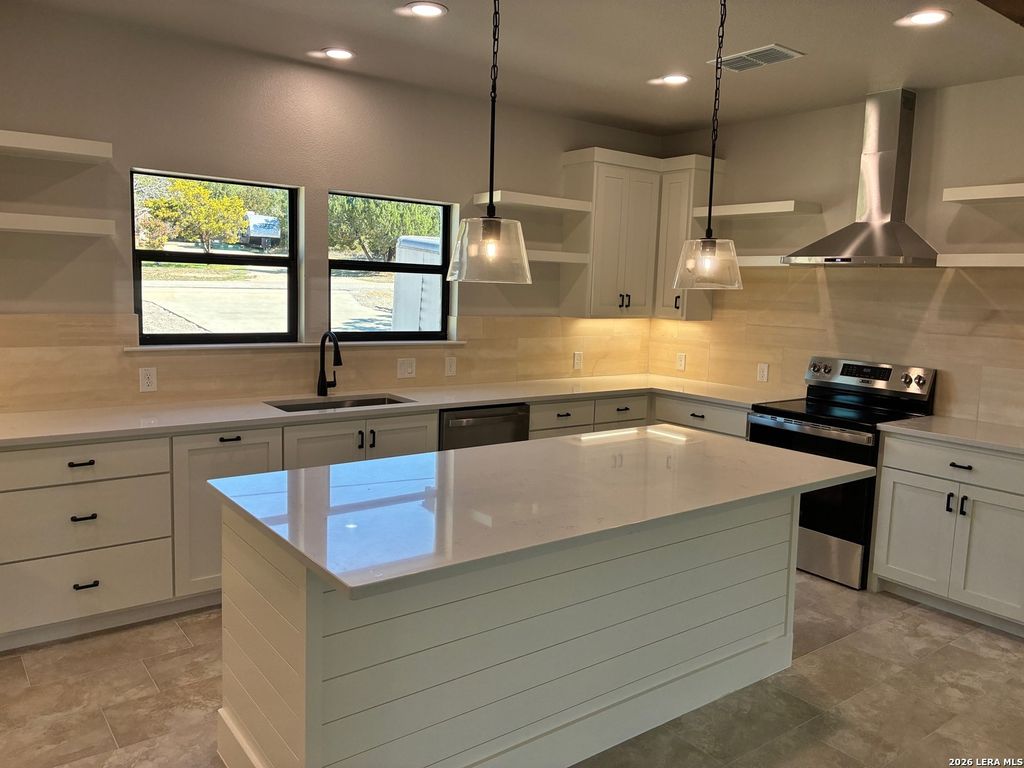 1615 Rocky Ridge Loop, Canyon Lake, TX 78133