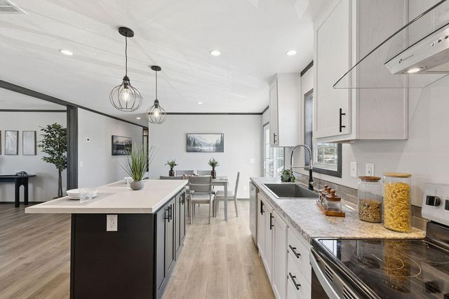 4 Broken Arrow Rd, Eutawville, SC 29048