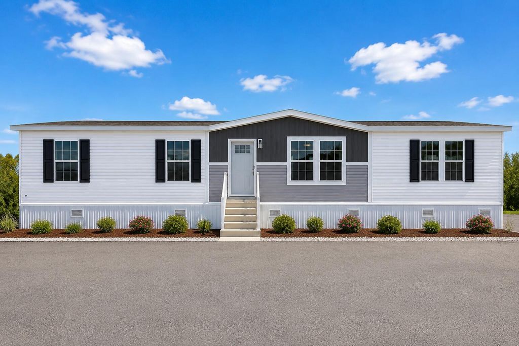 4 Broken Arrow Rd, Eutawville, SC 29048