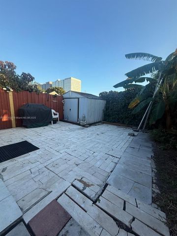 11136 SW 5th St, Sweetwater, FL 33174