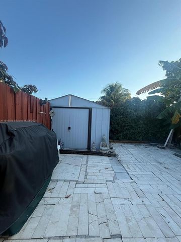 11136 SW 5th St, Sweetwater, FL 33174