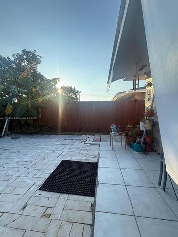 11136 SW 5th St, Sweetwater, FL 33174