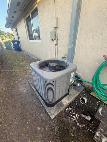 11136 SW 5th St, Sweetwater, FL 33174