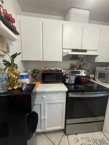 11136 SW 5th St, Sweetwater, FL 33174