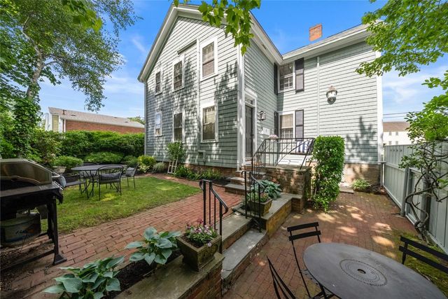 22 Farewell Street 1, Newport, RI 02840