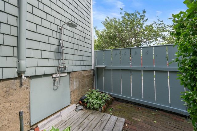 22 Farewell Street 1, Newport, RI 02840