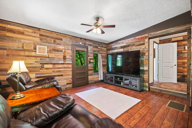 500 Fox Hunters Knob Road, Booneville, KY 41314
