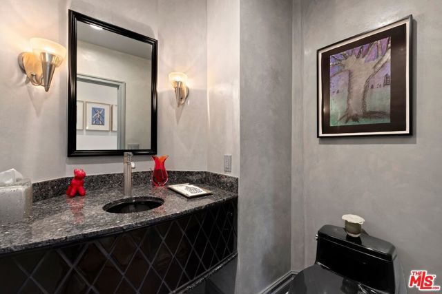 360 S Anita Avenue, Los Angeles, CA 90049