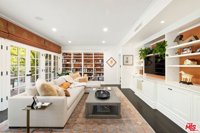 360 S Anita Avenue, Los Angeles, CA 90049