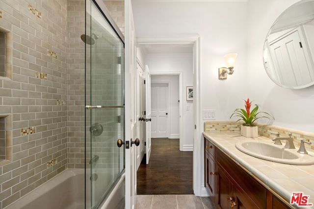 360 S Anita Avenue, Los Angeles, CA 90049