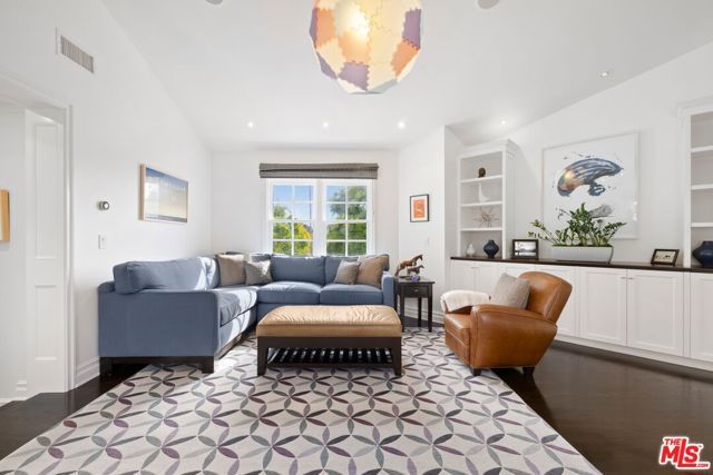 360 S Anita Avenue, Los Angeles, CA 90049