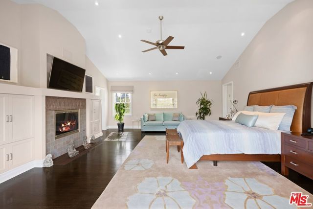 360 S Anita Avenue, Los Angeles, CA 90049