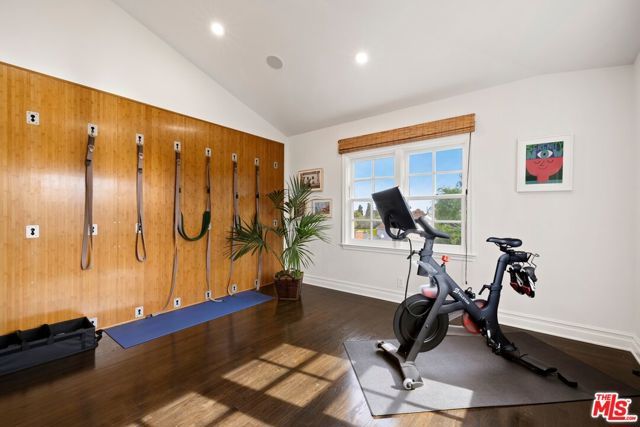 360 S Anita Avenue, Los Angeles, CA 90049