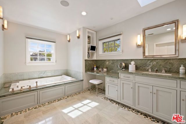 360 S Anita Avenue, Los Angeles, CA 90049