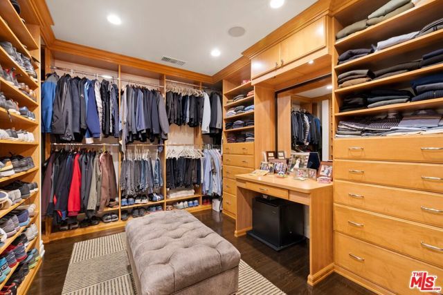 360 S Anita Avenue, Los Angeles, CA 90049