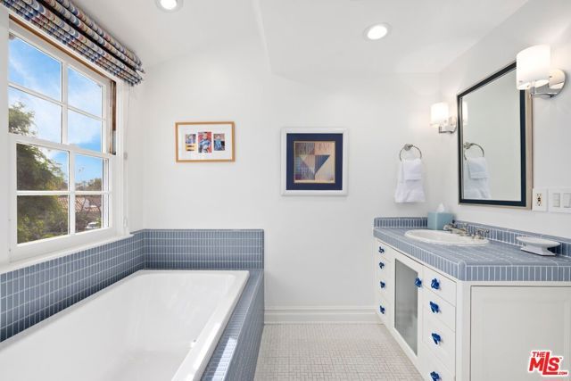 360 S Anita Avenue, Los Angeles, CA 90049