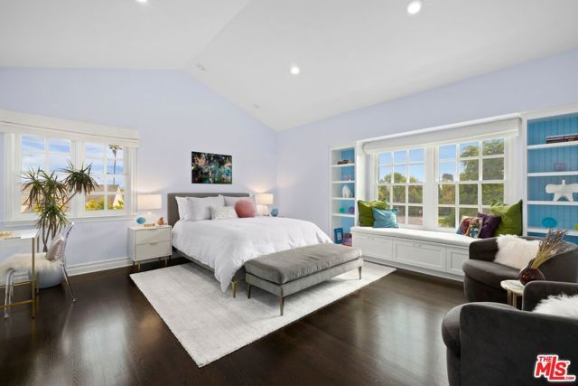 360 S Anita Avenue, Los Angeles, CA 90049