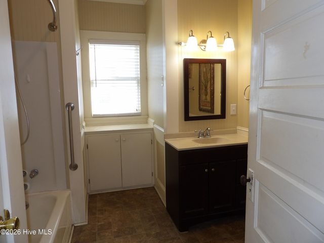 201 E Thompson Avenue, Stantonsburg, NC 27883