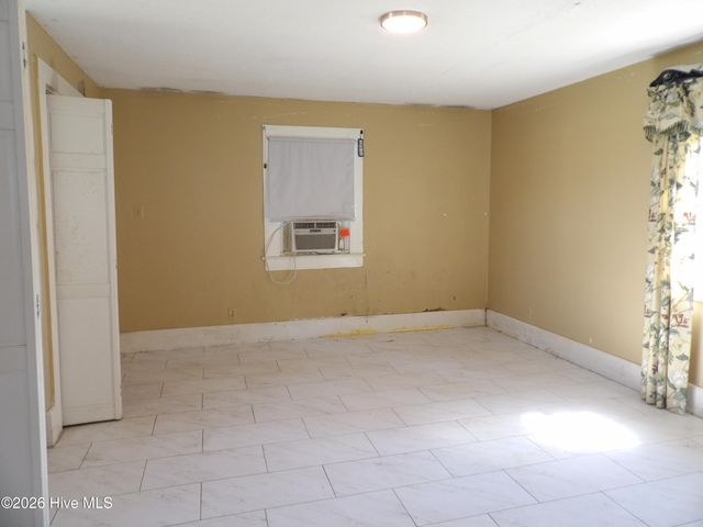 201 E Thompson Avenue, Stantonsburg, NC 27883