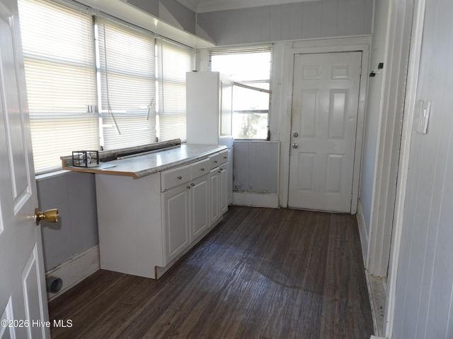201 E Thompson Avenue, Stantonsburg, NC 27883