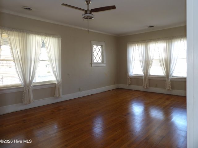 201 E Thompson Avenue, Stantonsburg, NC 27883