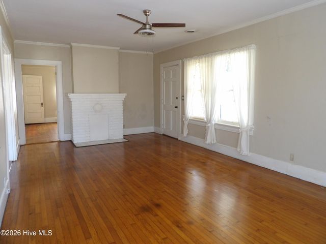 201 E Thompson Avenue, Stantonsburg, NC 27883