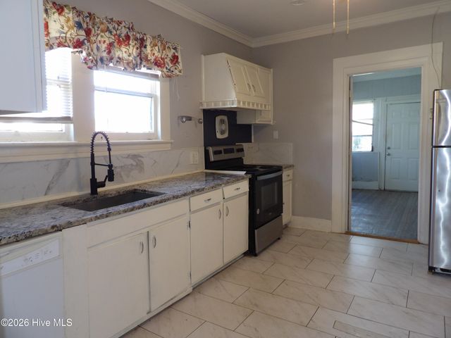 201 E Thompson Avenue, Stantonsburg, NC 27883